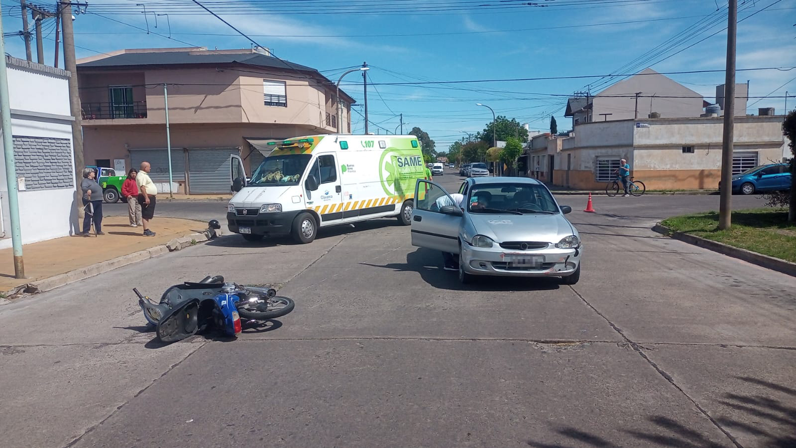 Pueblo Nuevo una motociclista fue embestida por un automóvil Canal